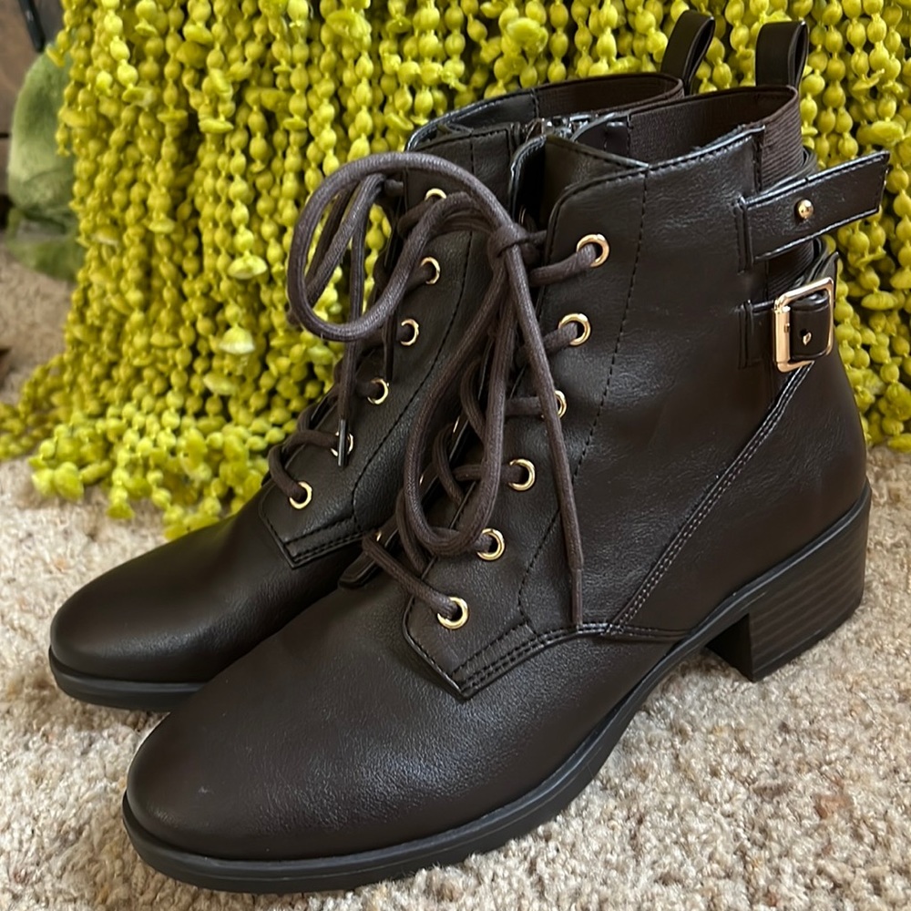 Kelly & Katie / Dark Brown Combat Boots “Jania” NWOB